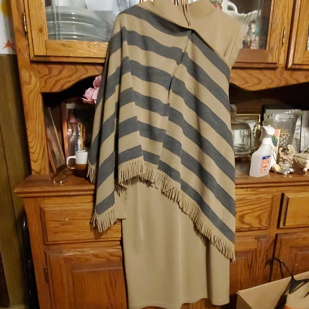 Dress - Picture 2 of 5